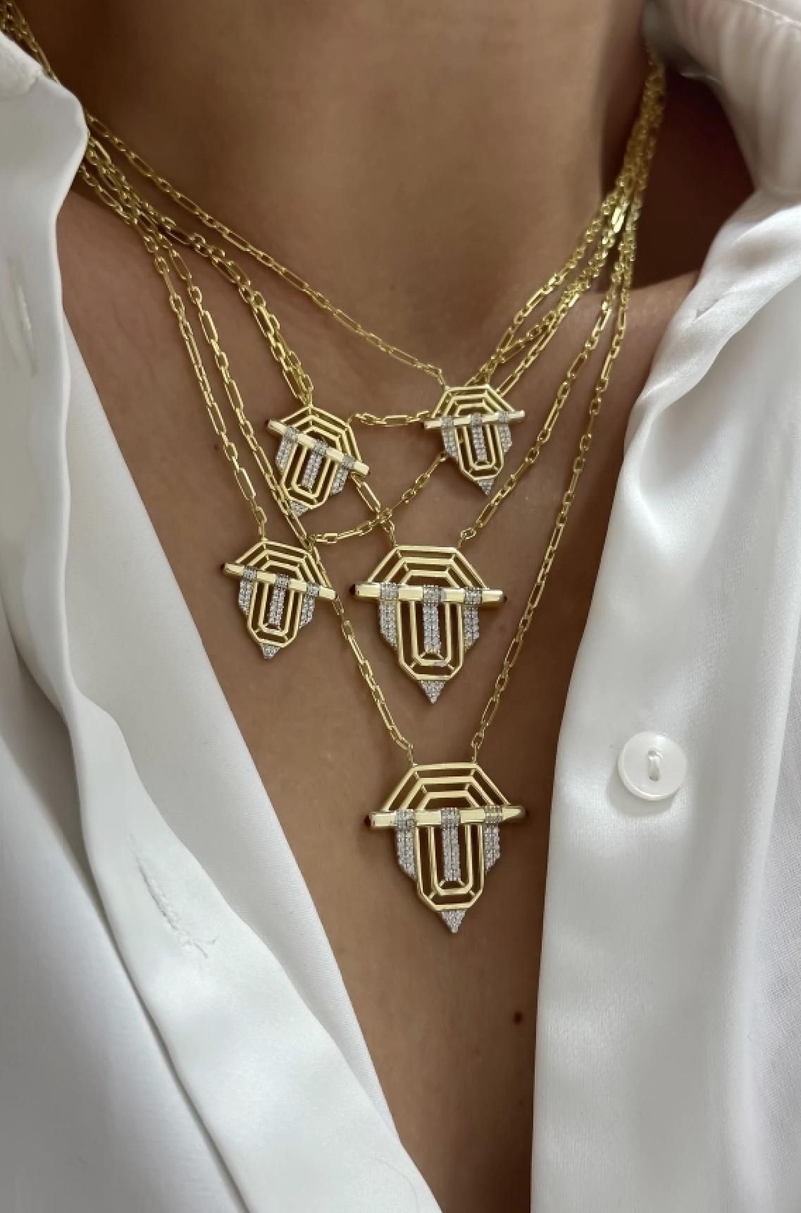 Çelik Üçgen Model Serenay Kolye