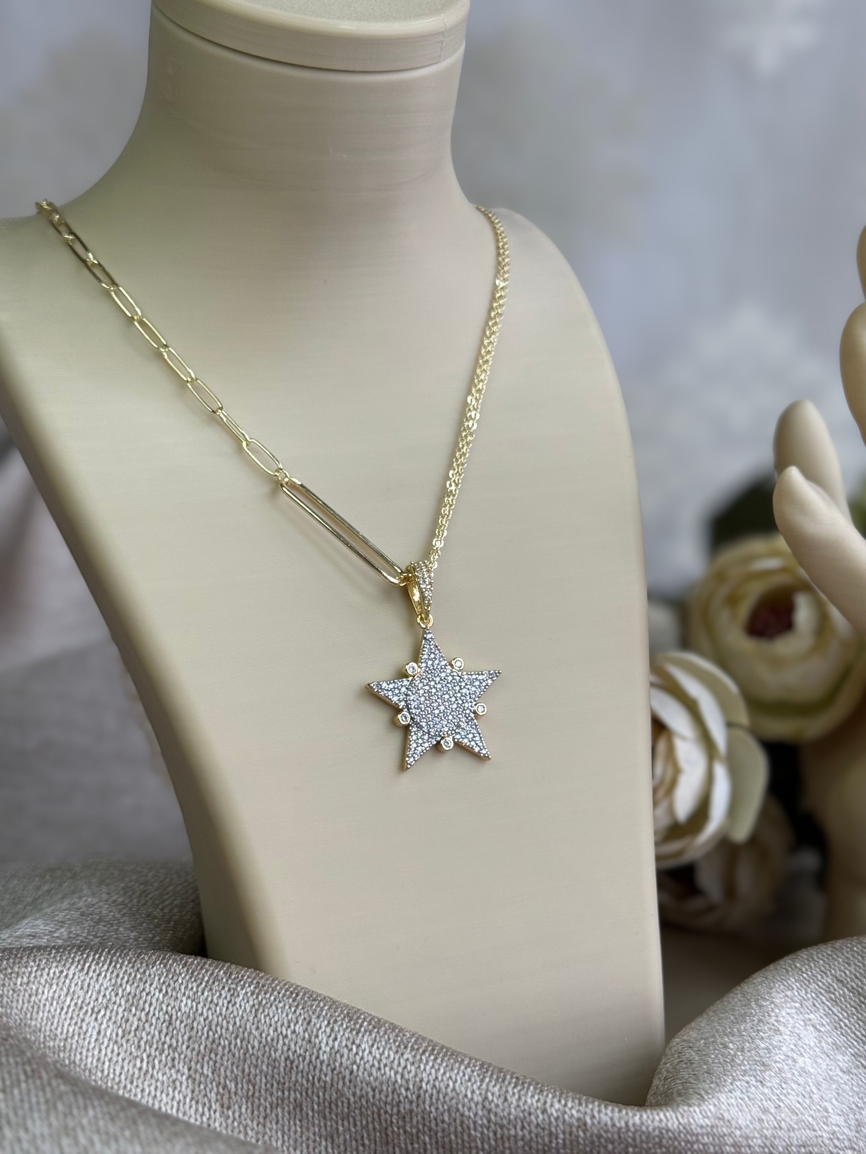 Yıldız Model Uzun Kolye