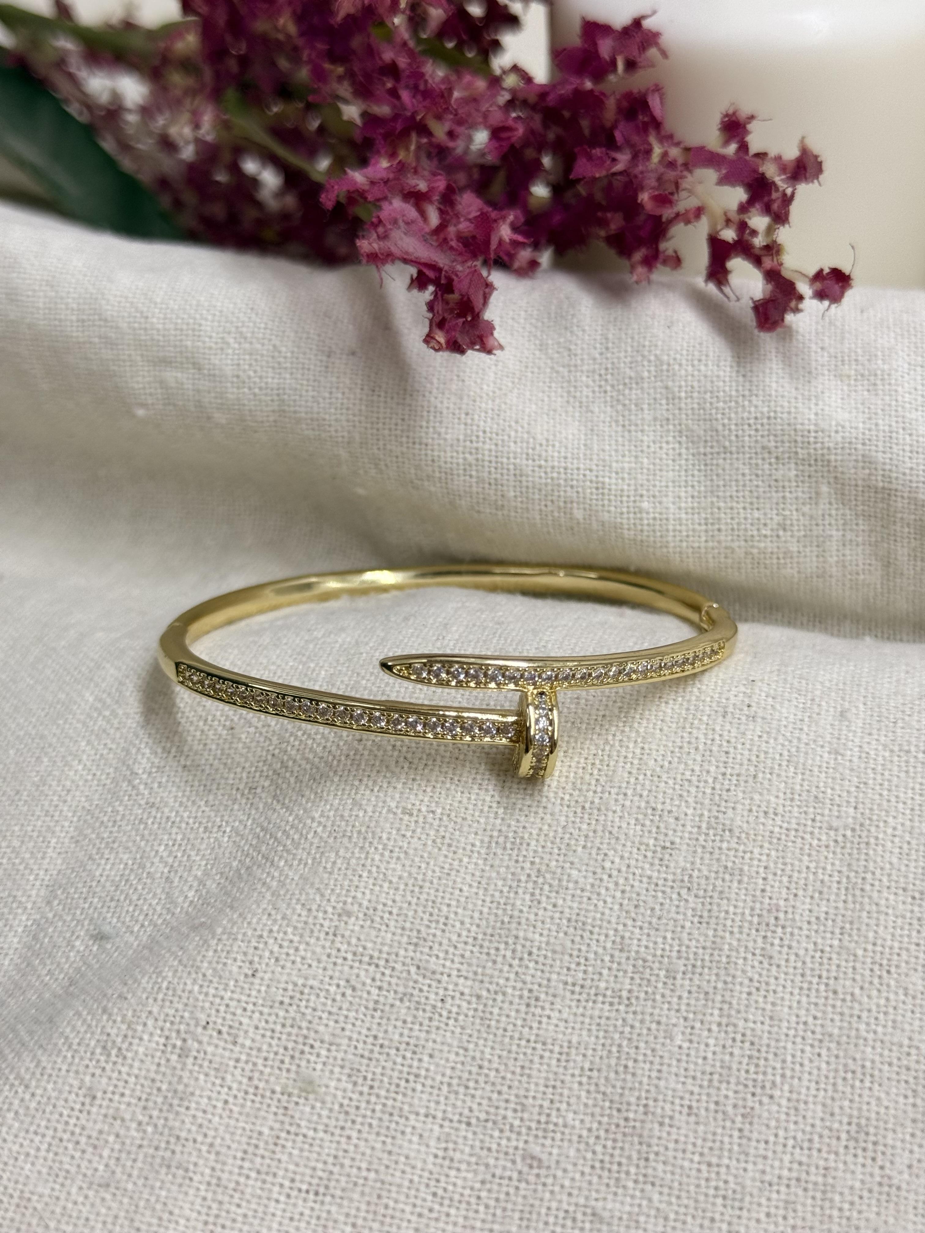 Taşlı Çivi Model Kelepçe